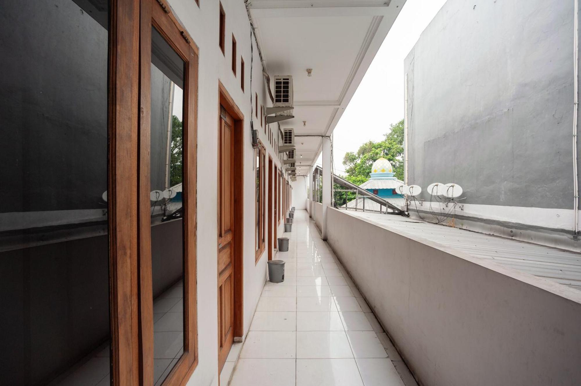 Reddoorz Syariah Near Jatisampurna Hospital Hotell Bekasi Exteriör bild