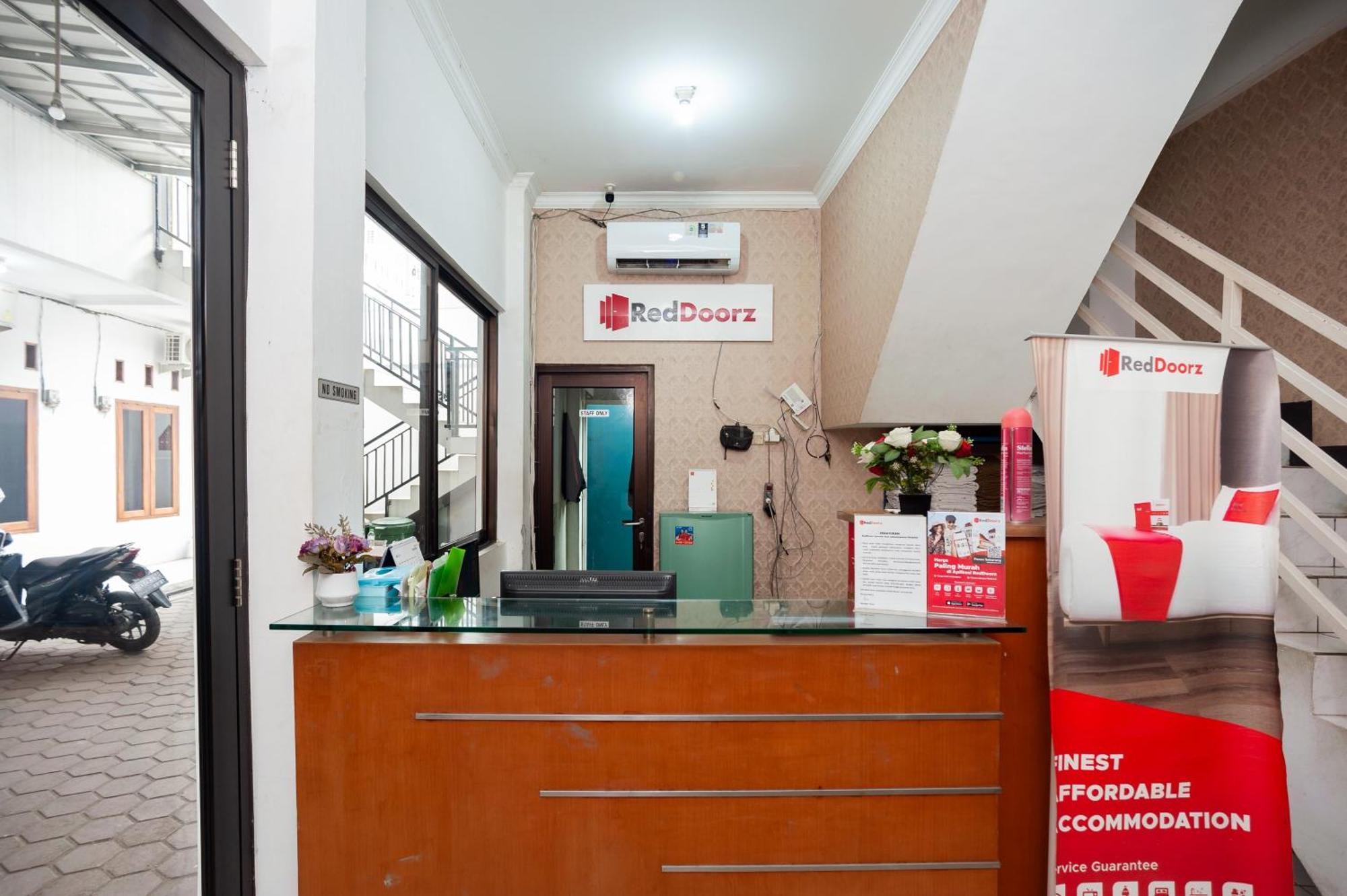 Reddoorz Syariah Near Jatisampurna Hospital Hotell Bekasi Exteriör bild