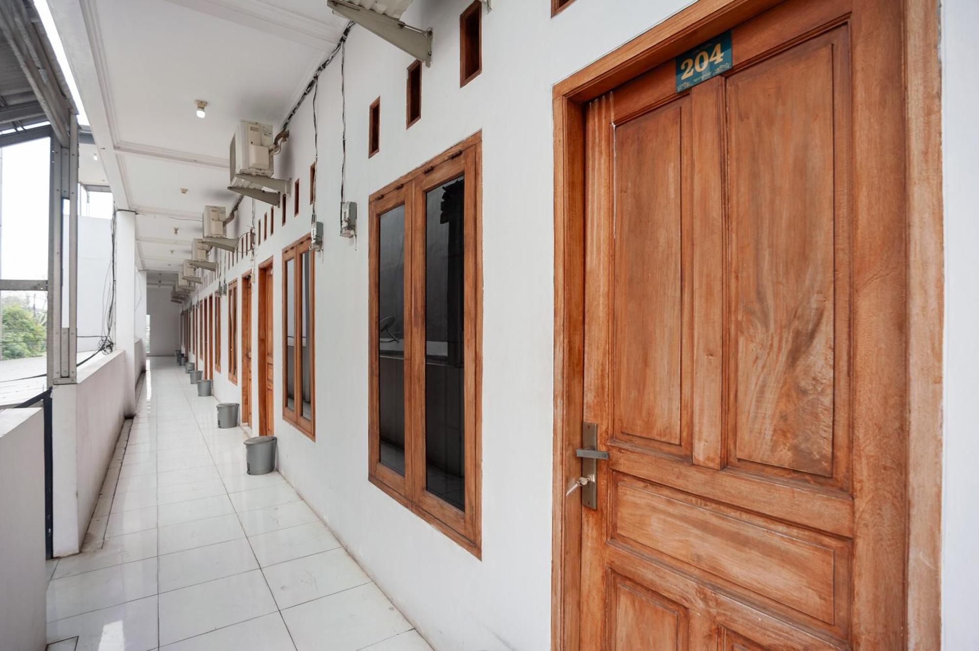 Reddoorz Syariah Near Jatisampurna Hospital Hotell Bekasi Exteriör bild