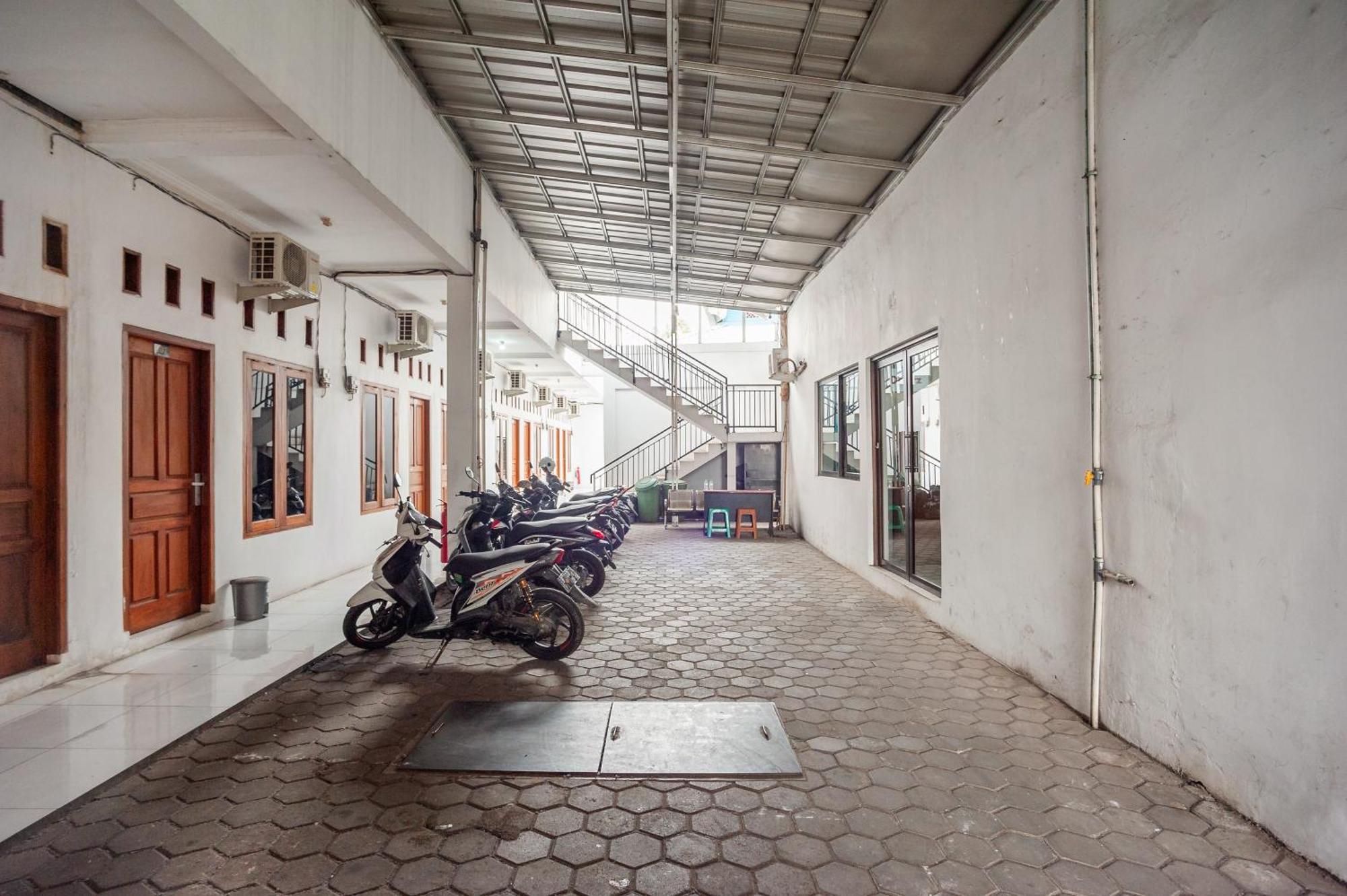 Reddoorz Syariah Near Jatisampurna Hospital Hotell Bekasi Exteriör bild